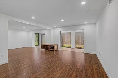 7575 Katy Freeway #4, Houston, TX 77024 - Photo 9