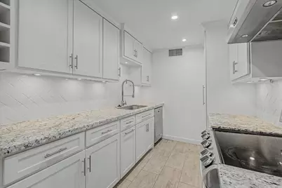 7575 Katy Freeway #4, Houston, TX 77024 - Photo 25
