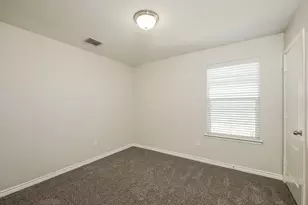 220 Colonial Blf, Universal City, TX 78148 - Photo 9