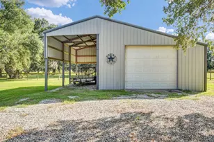 1314 Remington Ct, Angleton, TX 77515 - Photo 3