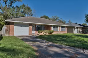5210 De Lange Ln, Houston, TX 77092 - Photo 1