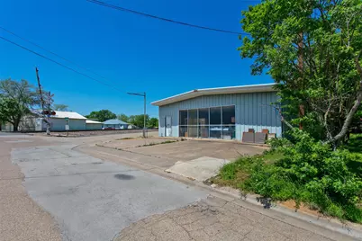 912 W Alligator Street, Caldwell, TX 77836 - Photo 3