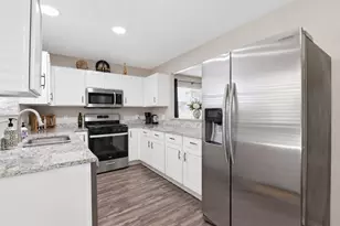 9519 Maple Green Ln, Houston, TX 77044 - Photo 11