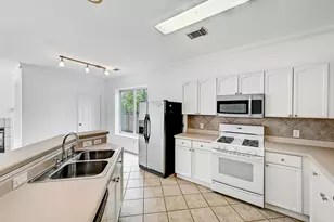 13401 Lamplight Village Ave, Austin, TX 78727 - Photo 11