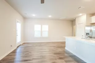 329 N Centro Cir, Shenandoah, TX 77385 - Photo 5