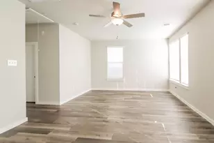 329 N Centro Cir, Shenandoah, TX 77385 - Photo 9