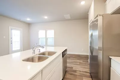 329 N Centro Circle, Shenandoah, TX 77385 - Photo 7