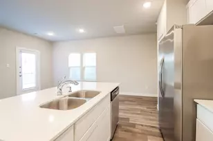 329 N Centro Cir, Shenandoah, TX 77385 - Photo 7