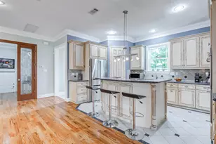 319 W 10th St, Houston, TX 77008 - Photo 11