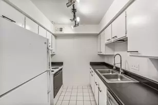 4643 Wild Indigo St, Houston, TX 77027 - Photo 7