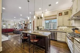 1206 Welch St, Houston, TX 77006 - Photo 3