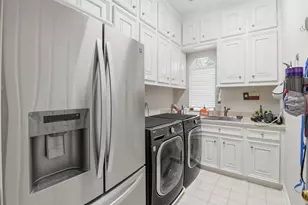 2318 Pinefield Ln, Houston, TX 77063 - Photo 25