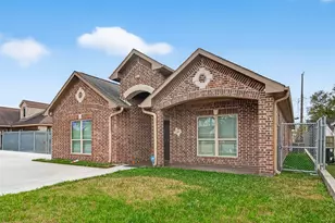 213 W Jackson Ave, Pasadena, TX 77506 - Photo 1