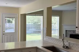 27 Queenscliff Circle, The Woodlands, TX 77382 - Photo 11