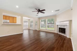 27 Queenscliff Circle, The Woodlands, TX 77382 - Photo 7