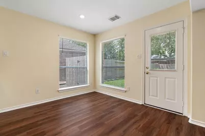 27 Queenscliff Circle, The Woodlands, TX 77382 - Photo 13