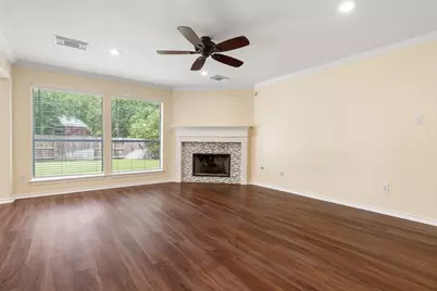 27 Queenscliff Circle, The Woodlands, TX 77382 - Photo 5