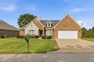 31602 Cypress Cir, Waller, TX 77484 - Photo 1