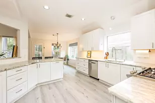 34 S Hawthorne Hollow Cir, The Woodlands, TX 77384 - Photo 1