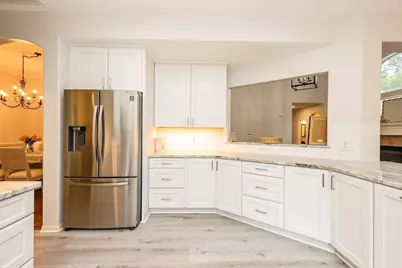 34 S Hawthorne Hollow Circle, The Woodlands, TX 77384 - Photo 13