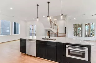 806 Fisher St, Houston, TX 77018 - Photo 3