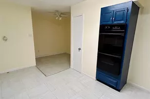 5806 Beldart St, Houston, TX 77033 - Photo 9
