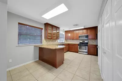 9 W Lance Leaf Road, The Woodlands, TX 77381 - Photo 5