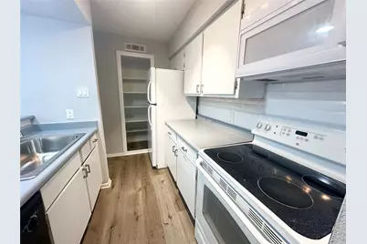 1900 Bay Area Boulevard #102, Houston, TX 77058 - Photo 5