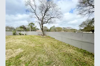 1900 Bay Area Boulevard #102, Houston, TX 77058 - Photo 21