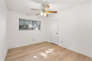 8903 Roos Rd, Houston, TX 77036 - Photo 17