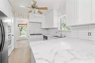 8903 Roos Rd, Houston, TX 77036 - Photo 7