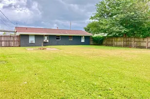 2033 Bay St N, Texas City, TX 77590 - Photo 15