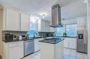 16402 Clearcrest Dr, Houston, TX 77059 - Photo 15