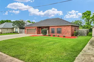 420 Forest Oaks Ln, Lake Jackson, TX 77566 - Photo 1