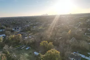 8107 Betty Boop St, Houston, TX 77028 - Photo 5