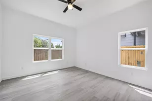 9007 Hilda St, Houston, TX 77033 - Photo 13