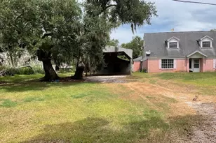 543 Bluebonnet Dr, Freeport, TX 77541 - Photo 1