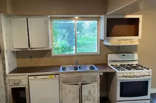 543 Bluebonnet Dr, Freeport, TX 77541 - Photo 5