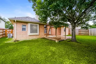 323 Diamond Bay Dr, Dickinson, TX 77539 - Photo 15