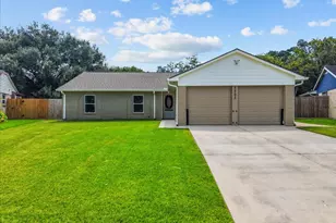 5303 Bulen Ave, Friendswood, TX 77546 - Photo 3