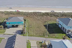 1786 Redfish Ln, Crystal Beach, TX 77650 - Photo 1