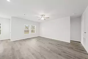 16976 Hazelnut Dr, Conroe, TX 77302 - Photo 11