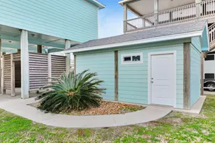 832 S East Rd, Crystal Beach, TX 77650 - Photo 15