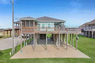 832 S East Rd, Crystal Beach, TX 77650 - Photo 9