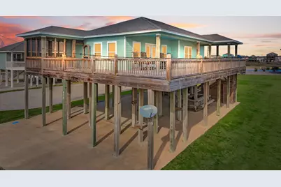 832 S East Road, Crystal Beach, TX 77650 - Photo 3