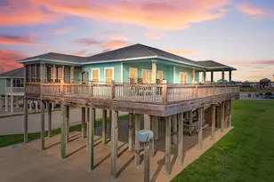 832 S East Rd, Crystal Beach, TX 77650 - Photo 3