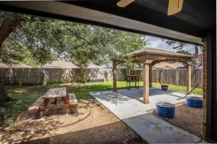 307 Enfield Dr, Highlands, TX 77562 - Photo 11