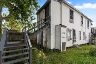 3913 Winnie St, Galveston, TX 77550 - Photo 9