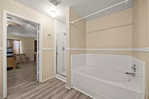 2526 Tomsbrook Dr, Houston, TX 77067 - Photo 17