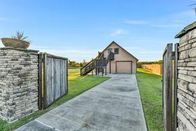 7703 Blimp Base Road, Hitchcock, TX 77563 - Photo 33